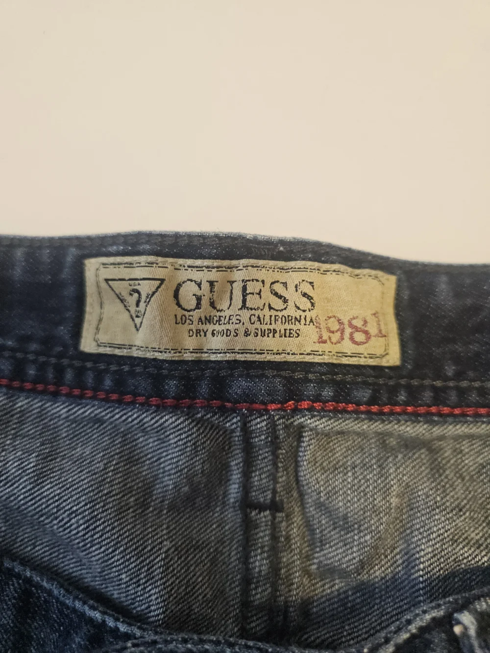 Guess Men's Desmond Relaxed Straight Jeans in Dark Blue Wash Sz 36 - Picture 11 of 16